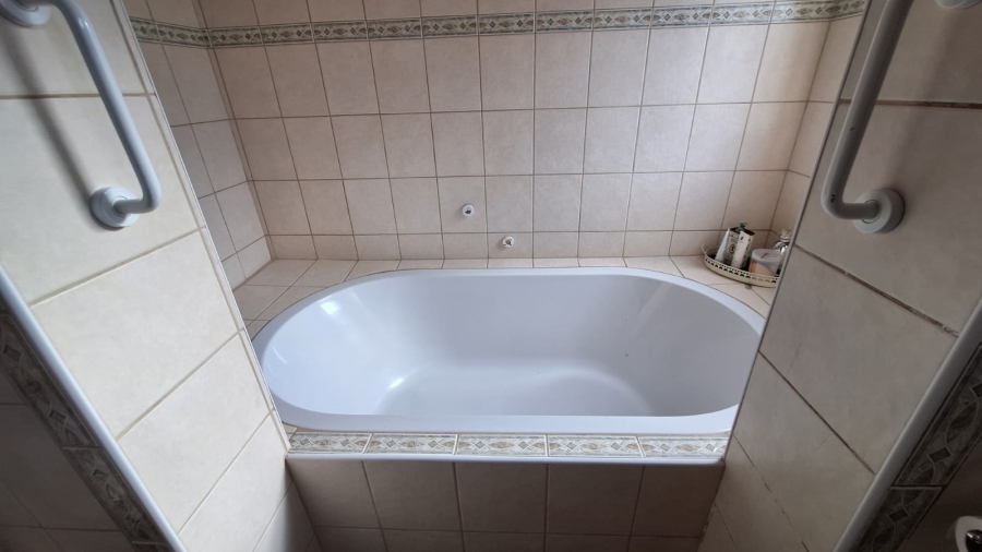 3 Bedroom Property for Sale in Stilbaai Wes Western Cape